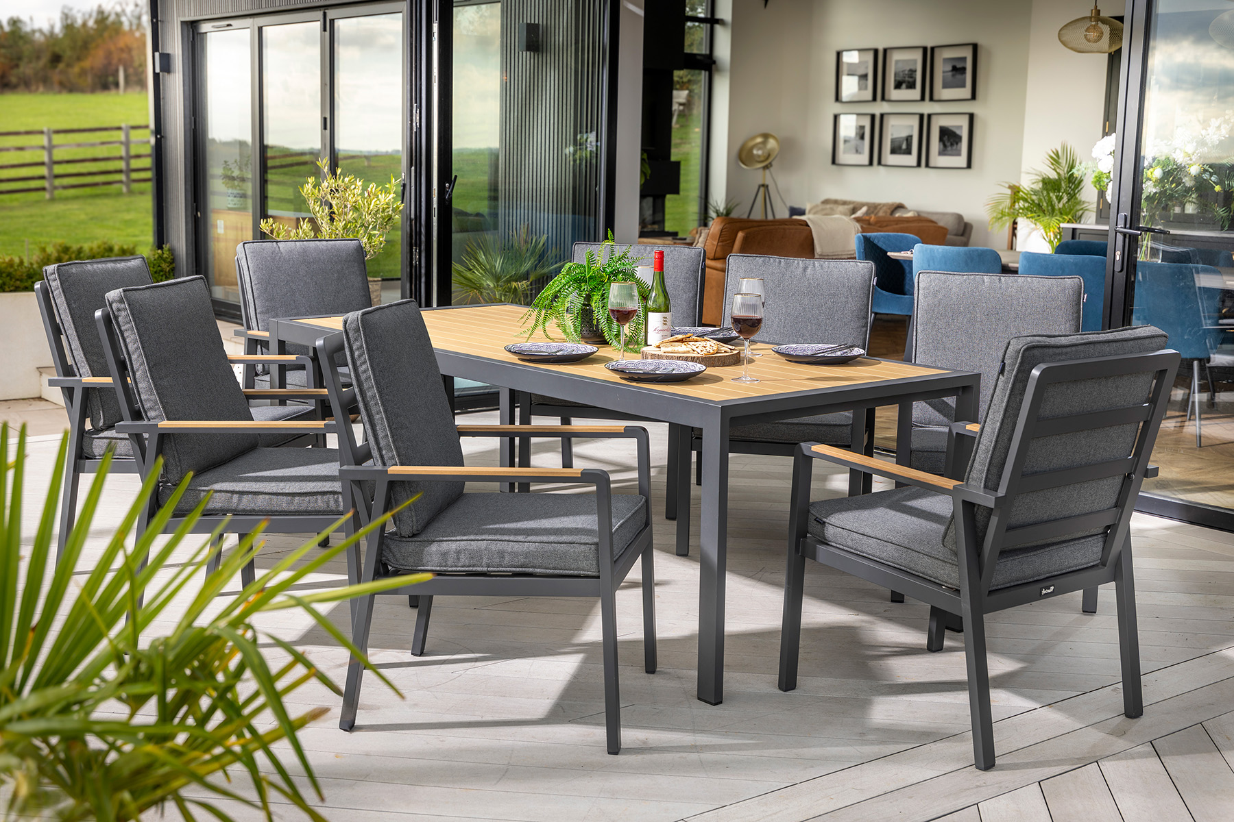 Sonas 8 Seat Dining Set